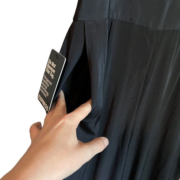 NWT! Express black halter jumpsuit. Size 0 - Picture 7 of 14